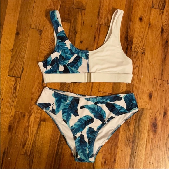 Bikini - Picture 5 of 10